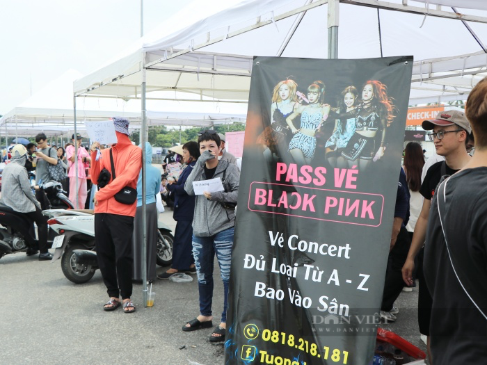 Phe vé Blackpink đứng ngồi không yên trước giờ G: &quot;Nếu bán không hết chia nhau vào xem chứ quyết không bán rẻ hơn&quot; - Ảnh 1.