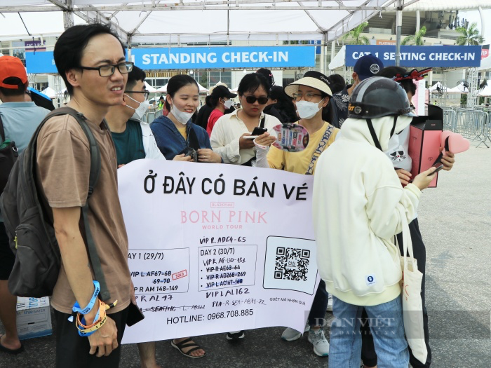 Phe vé Blackpink đứng ngồi không yên trước giờ G: &quot;Nếu bán không hết chia nhau vào xem chứ quyết không bán rẻ hơn&quot; - Ảnh 3.