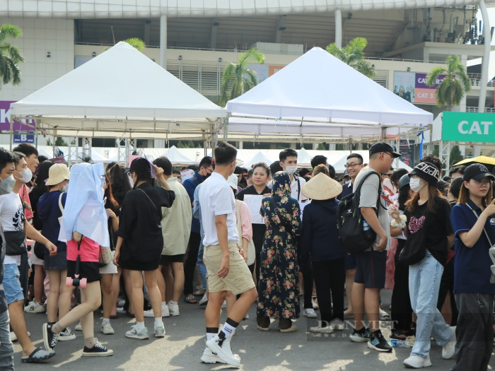 Phe vé Blackpink đứng ngồi không yên trước giờ G: &quot;Nếu bán không hết chia nhau vào xem chứ quyết không bán rẻ hơn&quot; - Ảnh 5.