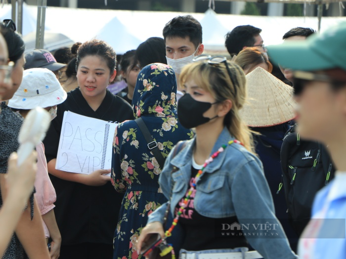 Phe vé Blackpink đứng ngồi không yên trước giờ G: &quot;Nếu bán không hết chia nhau vào xem chứ quyết không bán rẻ hơn&quot; - Ảnh 7.