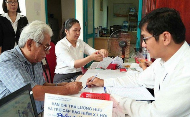 Chính phủ thống nhất giảm thời gian đóng bảo hiểm xã hội từ 20 năm xuống 15 năm - Ảnh 1.