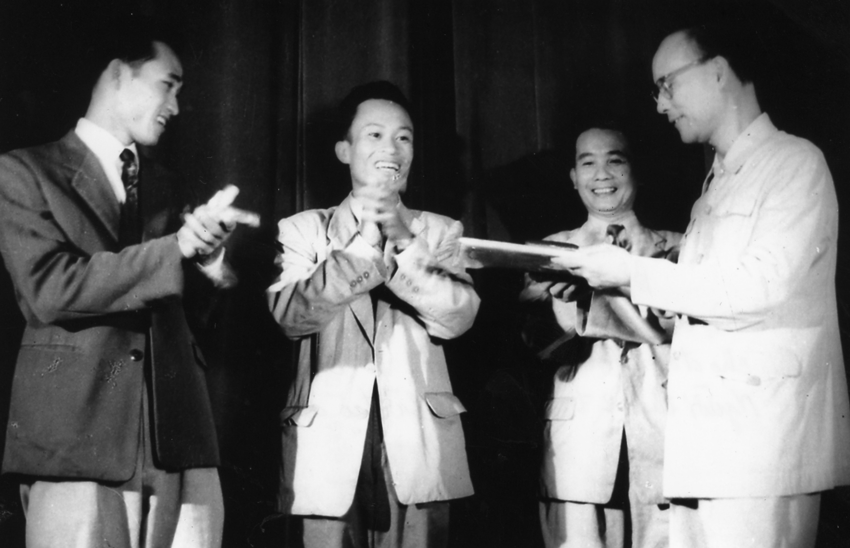 Đạo diễn, NSND Bùi Đình Hạc - Cả đời tận hiến cho nghệ thuật thứ 7 - Ảnh 1.