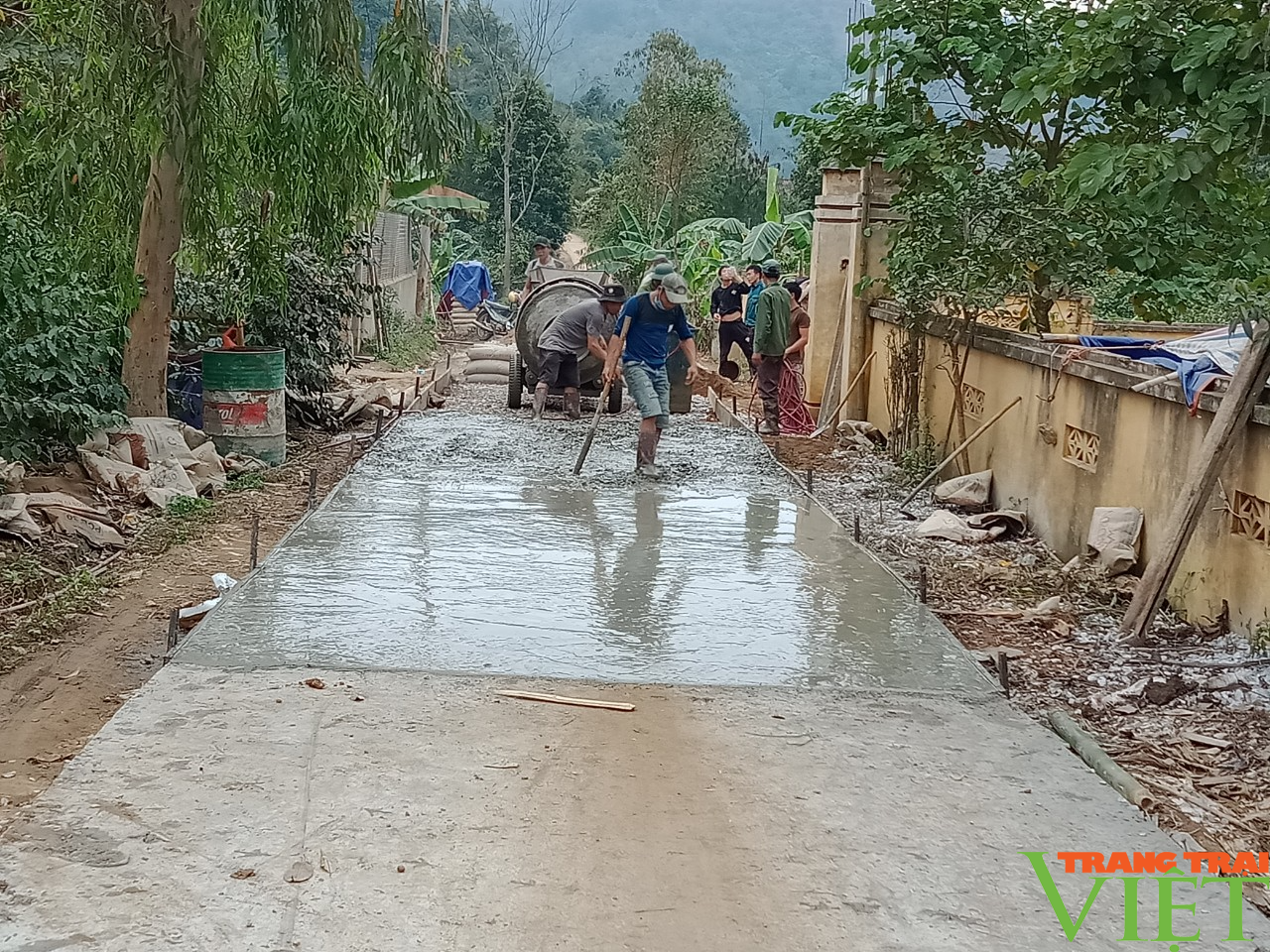 Thuận Châu: Chiềng Pha nỗ lực cứng hóa đường giao thông nông thôn - Ảnh 3.