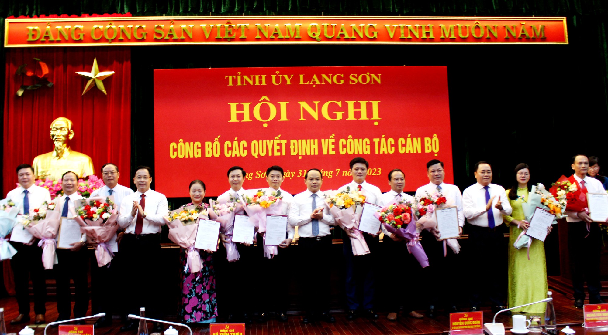 Lạng Sơn có tân 2 bí thư huyện ủy sinh năm 1981.    - Ảnh 2.
