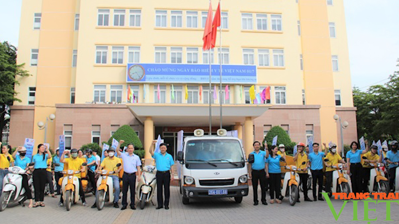 Bảo hiểm xã hội tỉnh Sơn La ra quân hưởng ứng ngày Bảo hiểm y tế Việt Nam - Ảnh 1. Bảo hiểm xã hội tỉnh Sơn La ra quân hưởng ứng ngày Bảo hiểm y tế Việt Nam - Ảnh 1.