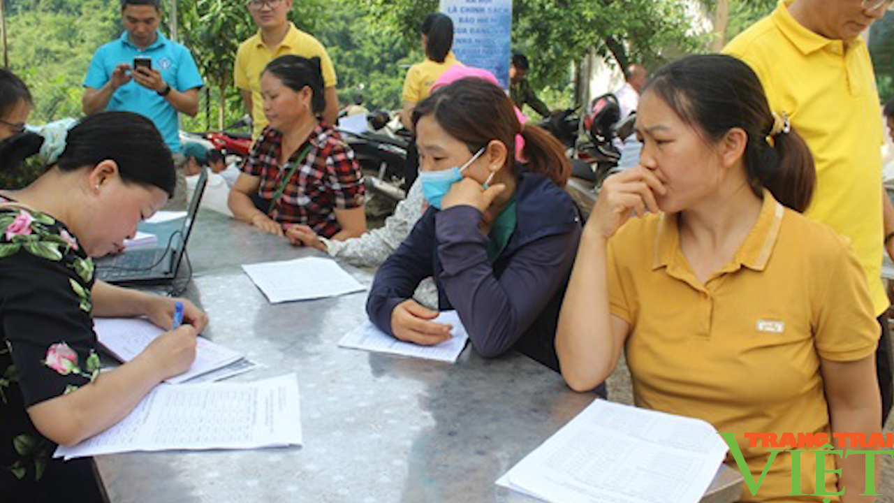 Bảo hiểm xã hội tỉnh Sơn La ra quân hưởng ứng ngày Bảo hiểm y tế Việt Nam - Ảnh 5. Bảo hiểm xã hội tỉnh Sơn La ra quân hưởng ứng ngày Bảo hiểm y tế Việt Nam - Ảnh 5.