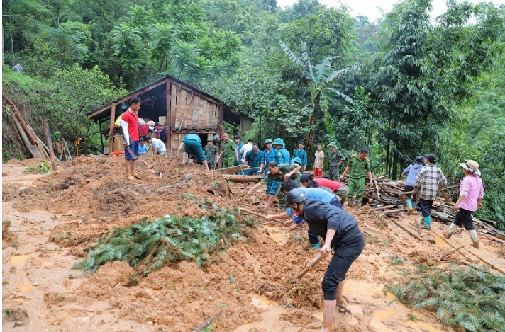 Hà Giang: Sạt lở đất trong đêm, 4 người trong gia đình thương vong - Ảnh 1.