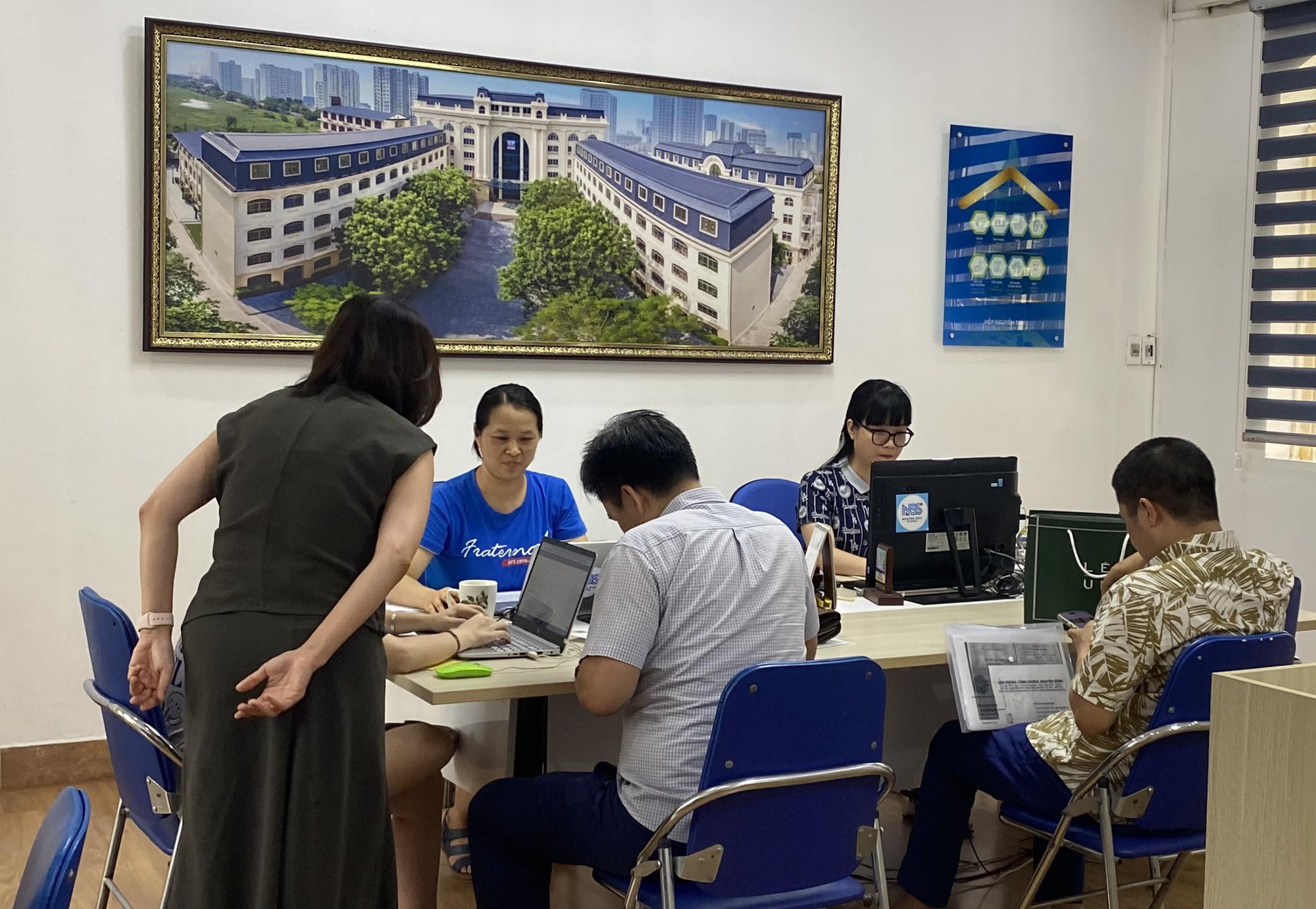 Thi trượt lớp 10 công lập: Nhiều trường tư &quot;đóng cổng&quot; nhưng nhiều trường vẫn còn chỉ tiêu - Ảnh 6.