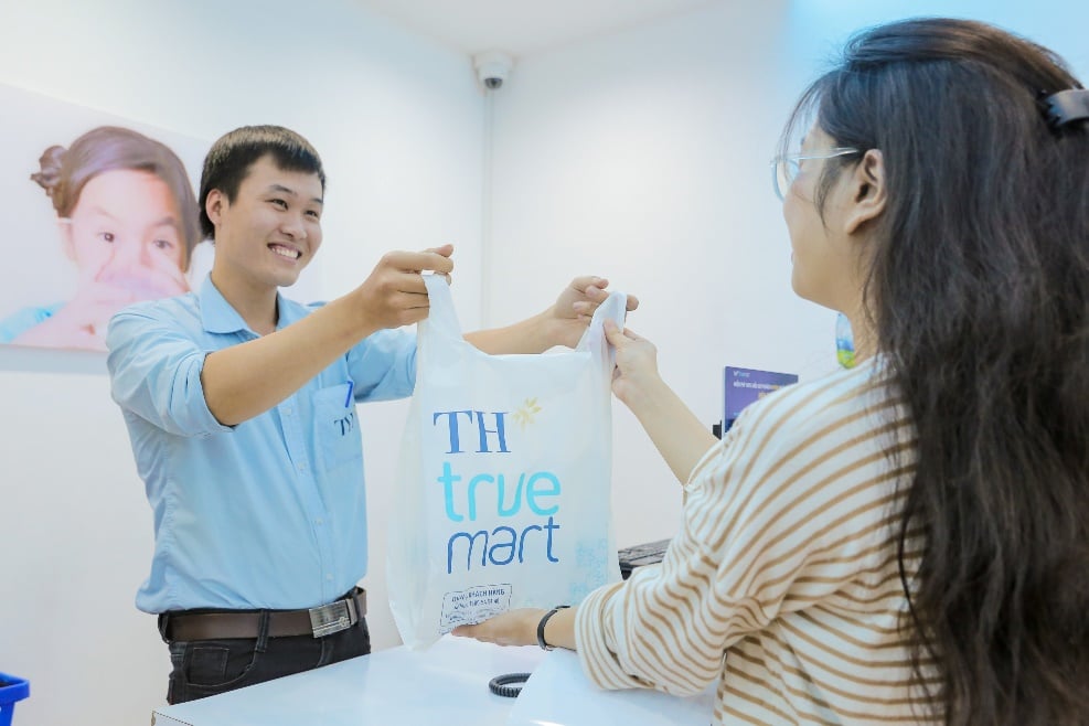 Nhà máy chủ động giảm nhựa, cửa hàng bớt túi nylon - TH kiên tâm trên con đường kinh tế xanh - Ảnh 4.