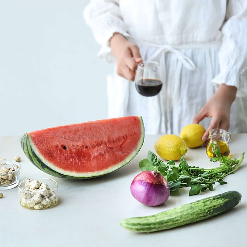 Salad kiểu Địa Trung Hải giải nhiệt ngày hè - Ảnh 1.