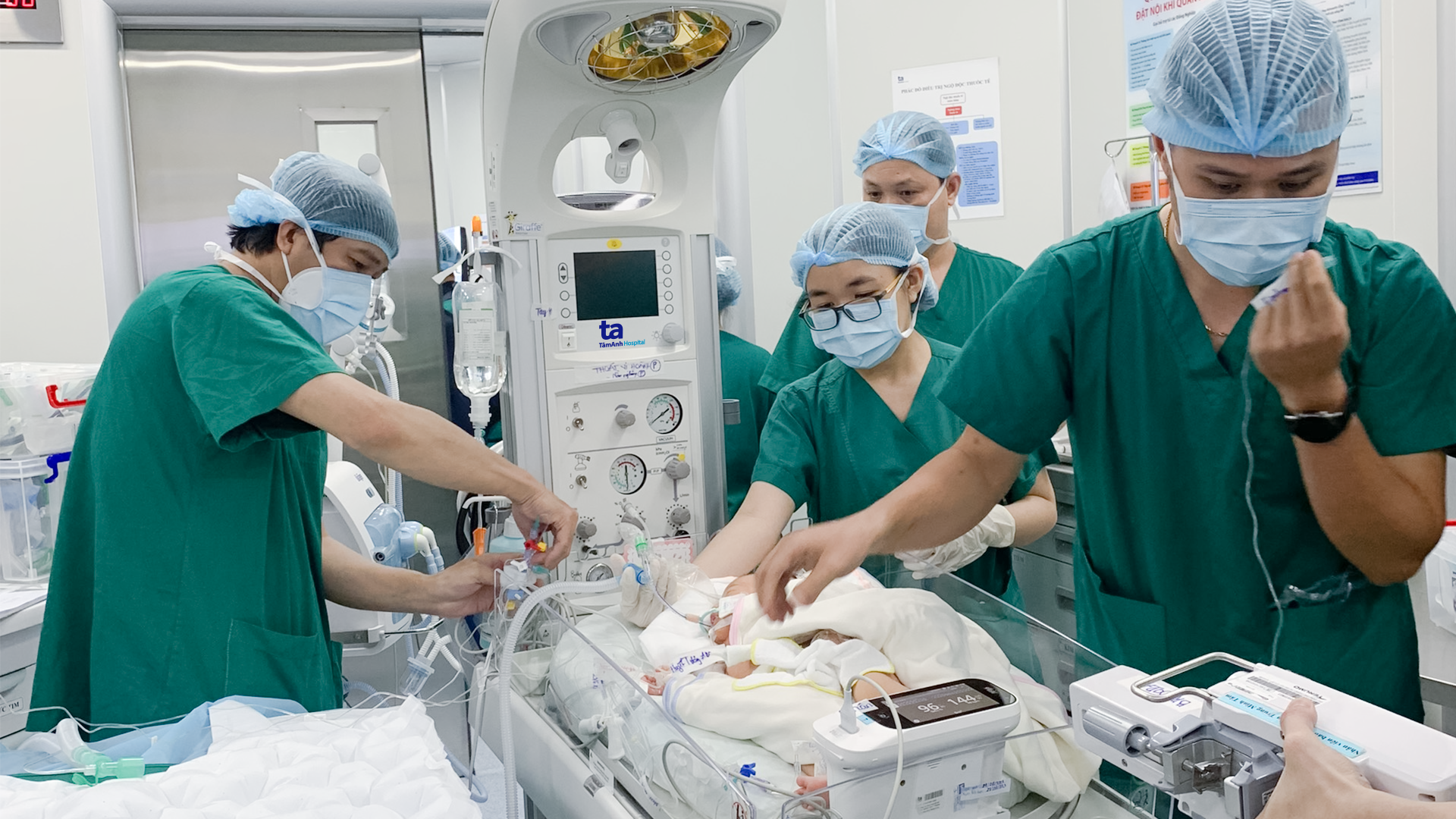 Bệnh viện Tâm Anh cứu trẻ 4 ngày tuổi mắc dị tật bẩm sinh hiếm gặp - Ảnh 2.