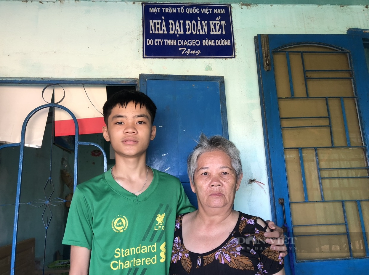 Tấm lòng của những người “Mẹ đỡ đầu”ở Công an tỉnh Ninh Thuận nhận trẻ mồ côi làm con - Ảnh 1.