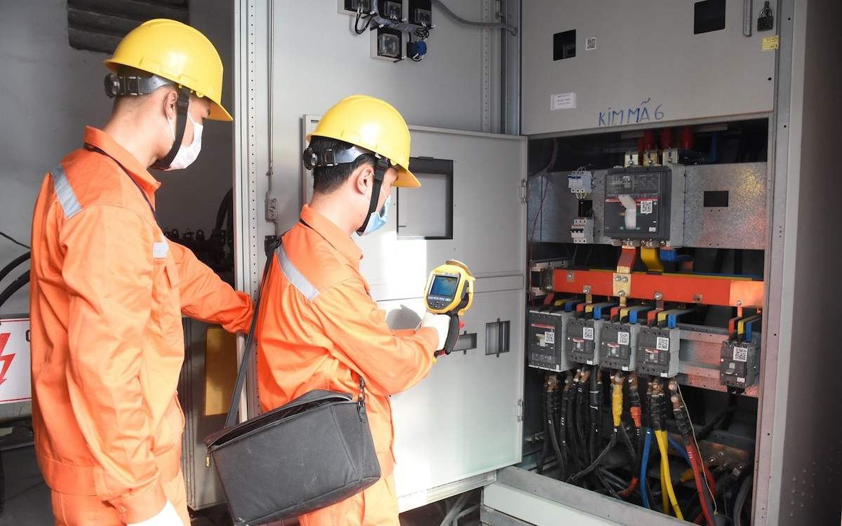 Nhìn lại gần 1 tháng thiếu điện: Tránh tình trạng mất bò mới lo làm chuồng - Ảnh 2.
