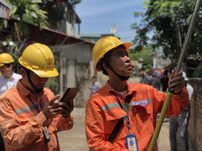 Nhìn lại gần 1 tháng thiếu điện: Tránh tình trạng mất bò mới lo làm chuồng - Ảnh 1.