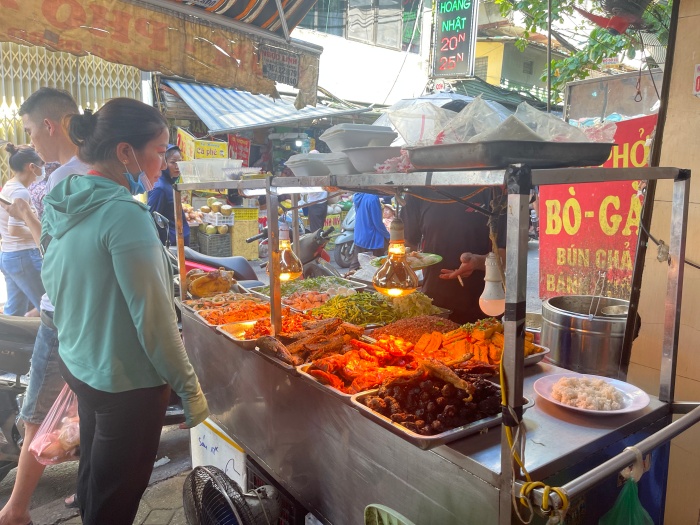 Quán cơm bình dân bị tố &quot;chặt chém&quot; suất cơm 160 nghìn đồng chưa trình được Giấy chứng nhận cơ sở đủ điều kiện ATTP - Ảnh 3.