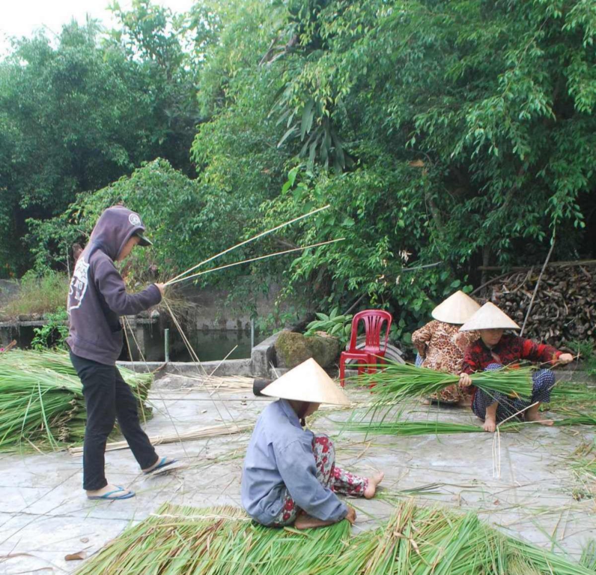 Kể chuyện làng: Nhớ mùi nhà tranh vách đất - Ảnh 9.