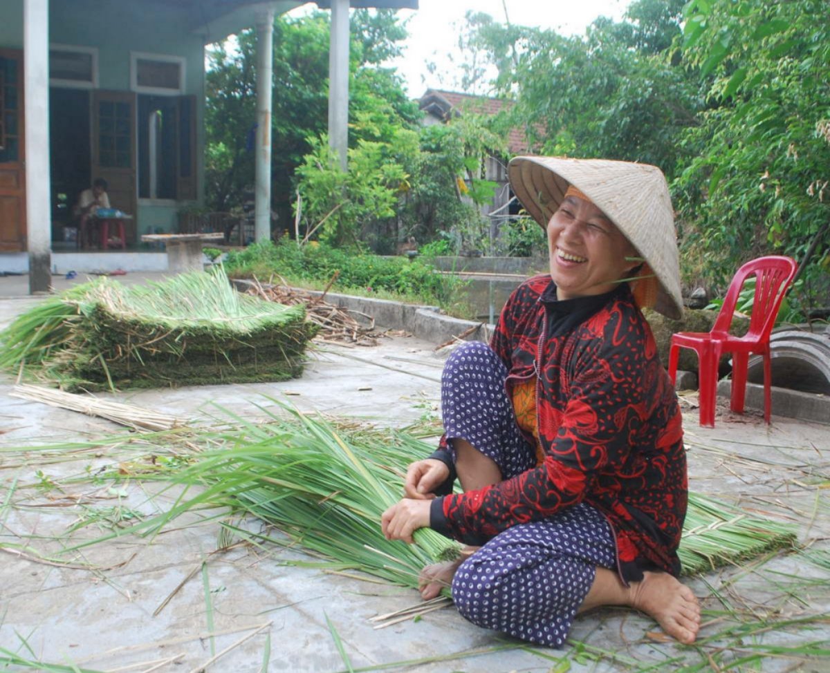 Kể chuyện làng: Nhớ mùi nhà tranh vách đất - Ảnh 1.