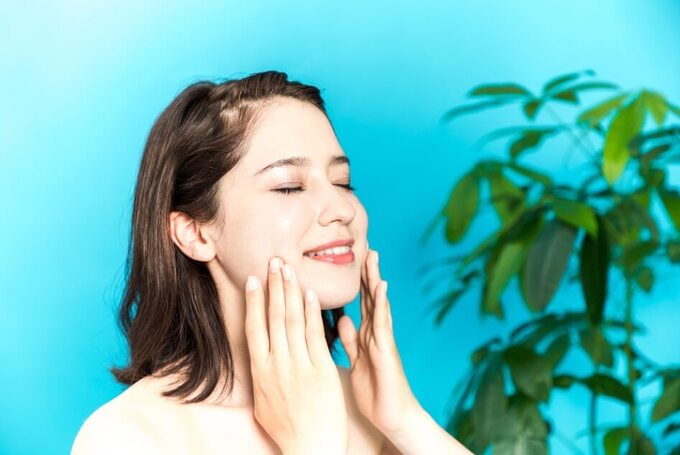 Bí quyết trang điểm tươi tắn, lâu trôi trong ngày hè nắng nóng - Ảnh 2.