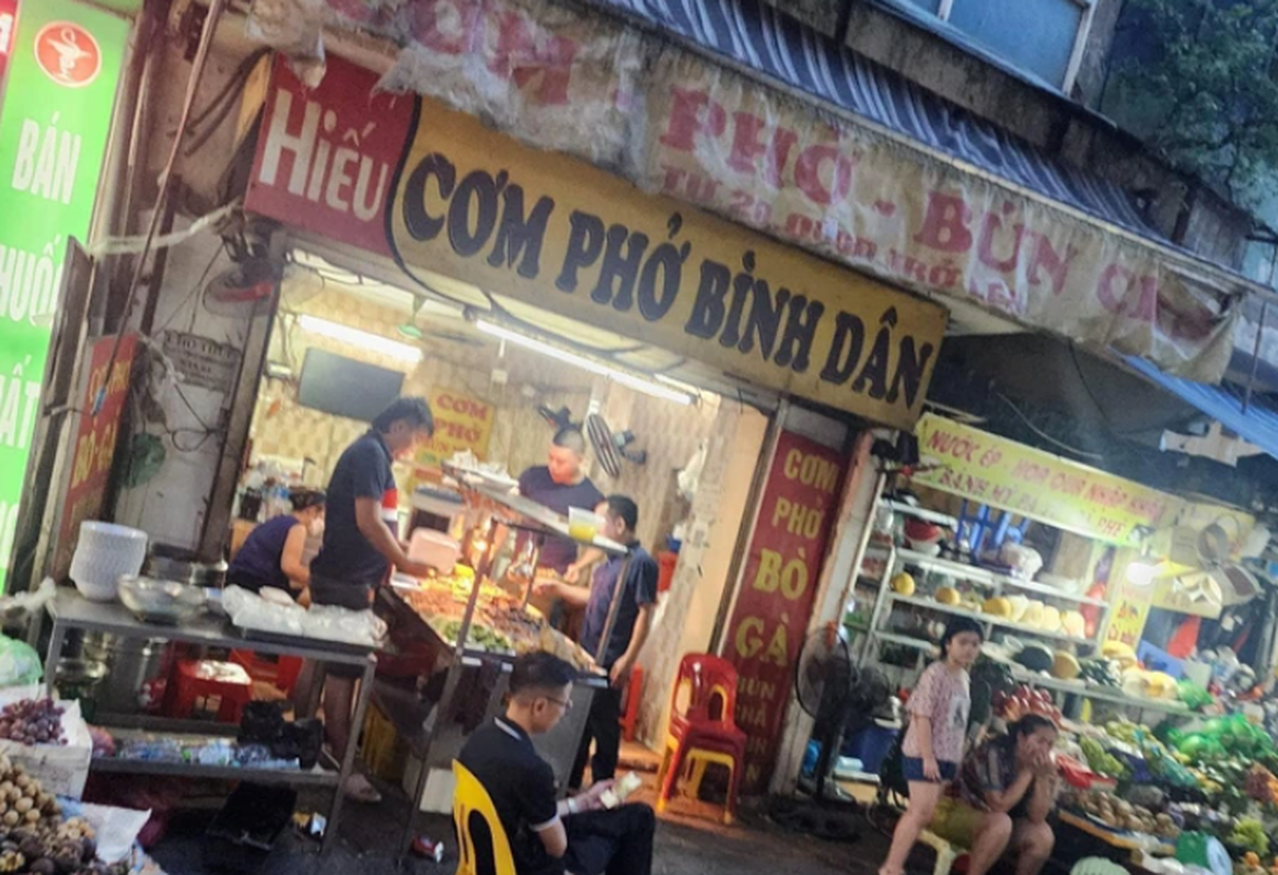 Suất cơm bụi 160.000đ ở Hà Nội: Hàng loạt quán chặt chém bị tẩy chay - Ảnh 1.