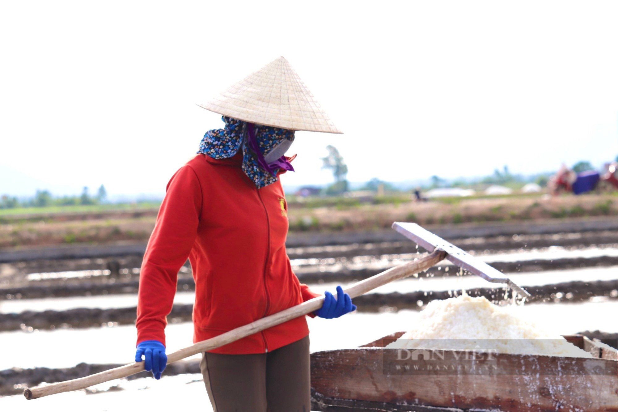 Quảng Bình: Ở xã này dân còn giữ nghề làm muối, từng vinh dự cung ứng cho chiến trường đánh Mỹ - Ảnh 3.
