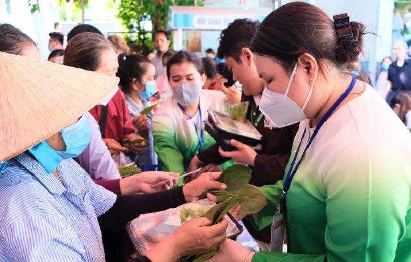 Độc đáo phiên “Chợ lá” thiện nguyện tại Bệnh viện thành phố Thủ Đức - Ảnh 6.