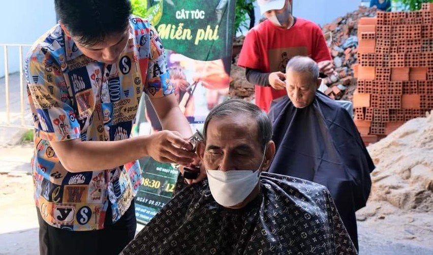 Độc đáo phiên “Chợ lá” thiện nguyện tại Bệnh viện thành phố Thủ Đức - Ảnh 4.