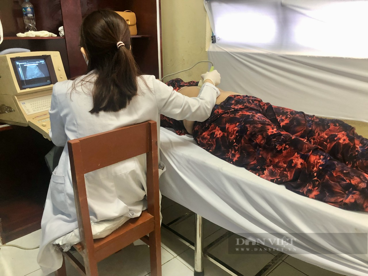 150 người dân nghèo &quot;mừng hết biết&quot; vì được mổ mắt miễn phí - Ảnh 8.
