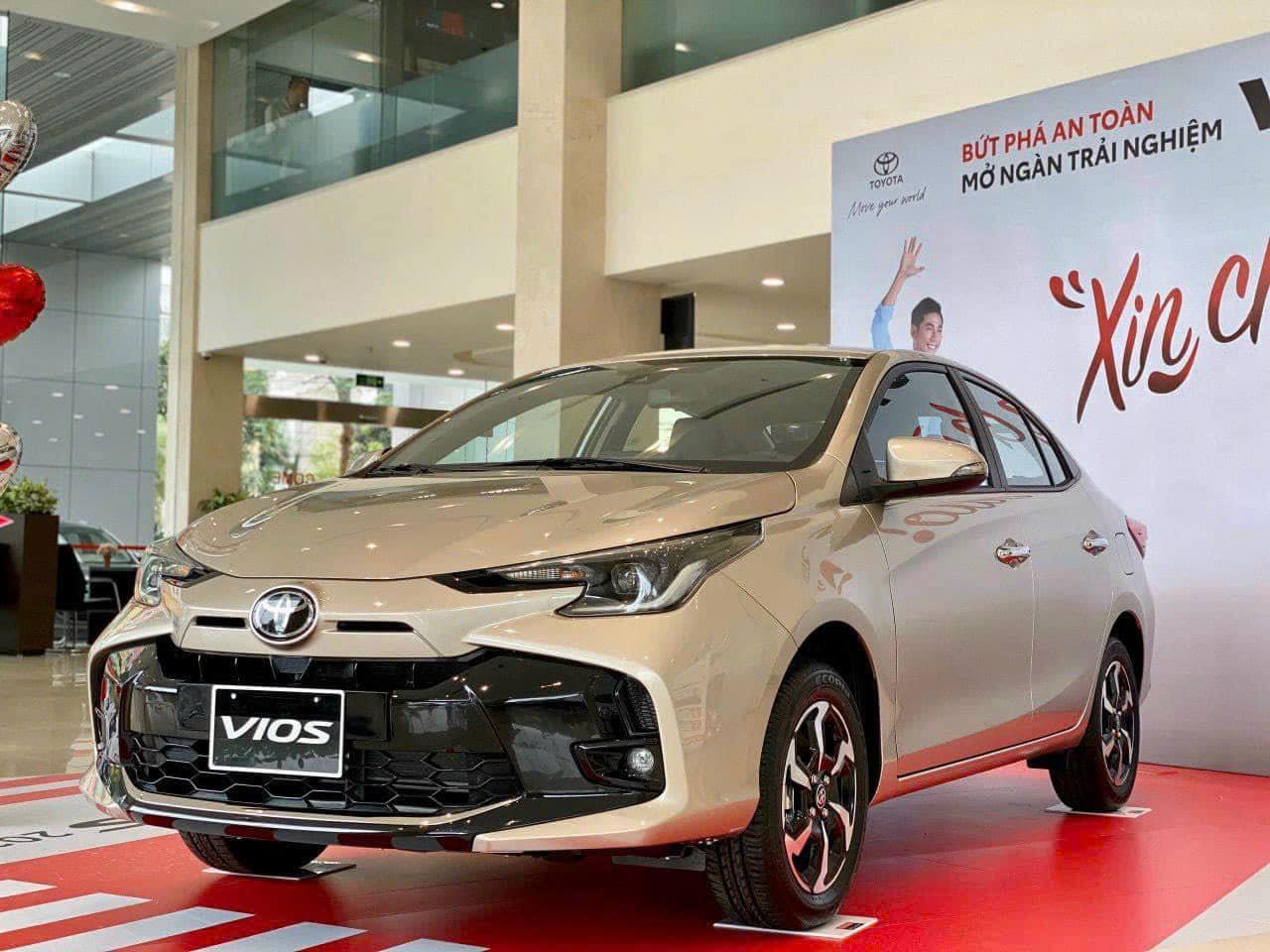 Giá xe Toyota Vios niêm yết và lăn bánh tháng 8/2023: Đà giảm không &quot;phanh&quot; - Ảnh 1.