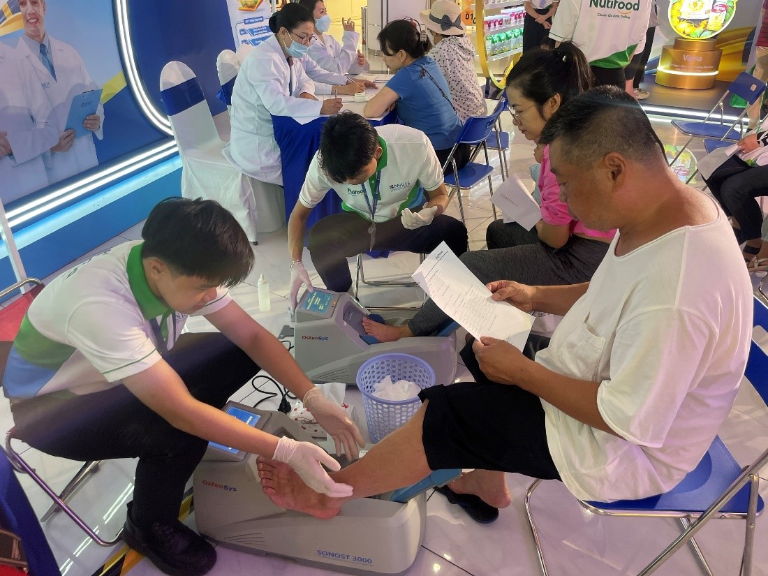 Hàng ngàn người dùng xếp hàng trải nghiệm tại Triển lãm Viện Nghiên cứu Dinh dưỡng Nutifood Thụy Điển - Ảnh 5.