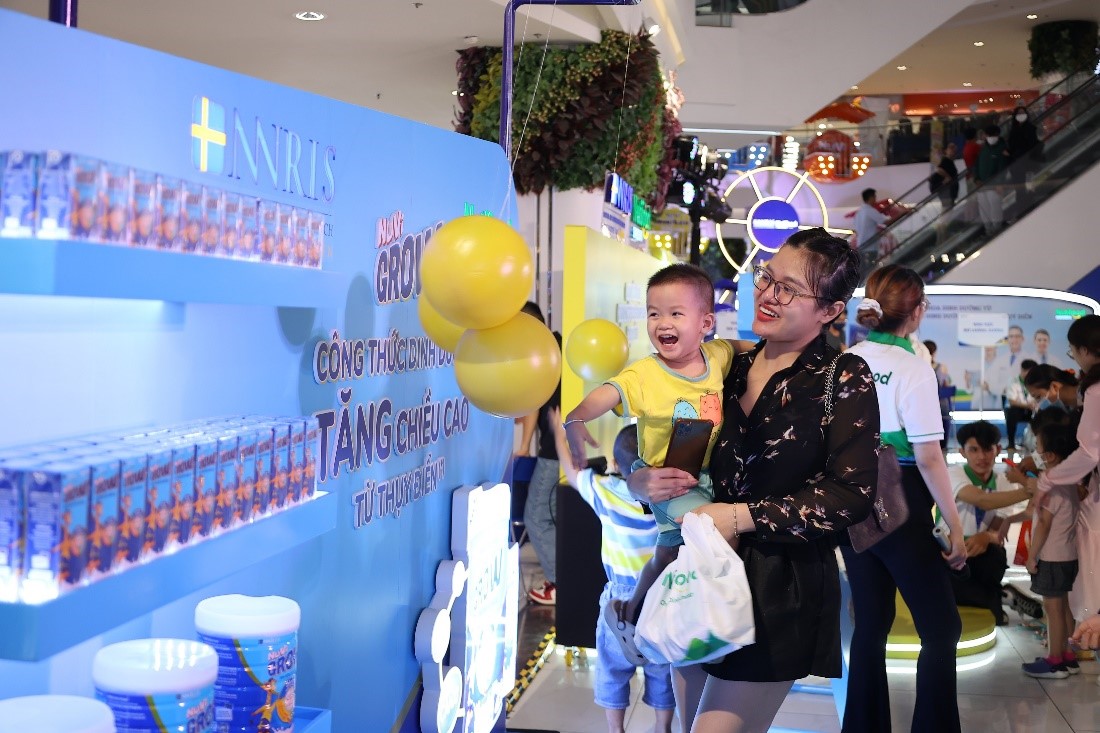 Hàng ngàn người dùng xếp hàng trải nghiệm tại Triển lãm Viện Nghiên cứu Dinh dưỡng Nutifood Thụy Điển - Ảnh 13.