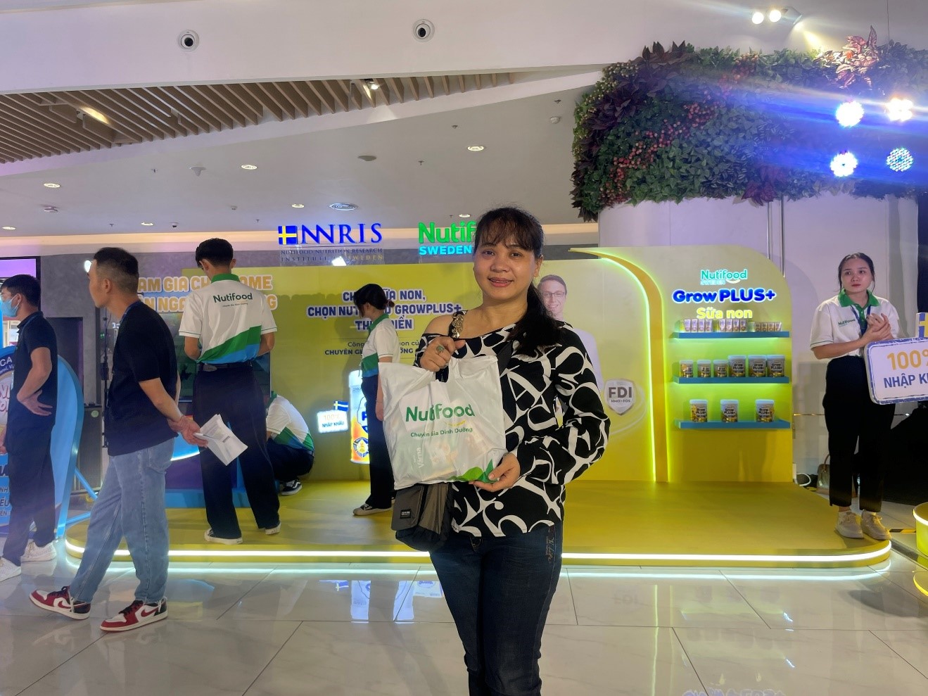 Hàng ngàn người dùng xếp hàng trải nghiệm tại Triển lãm Viện Nghiên cứu Dinh dưỡng Nutifood Thụy Điển - Ảnh 9.
