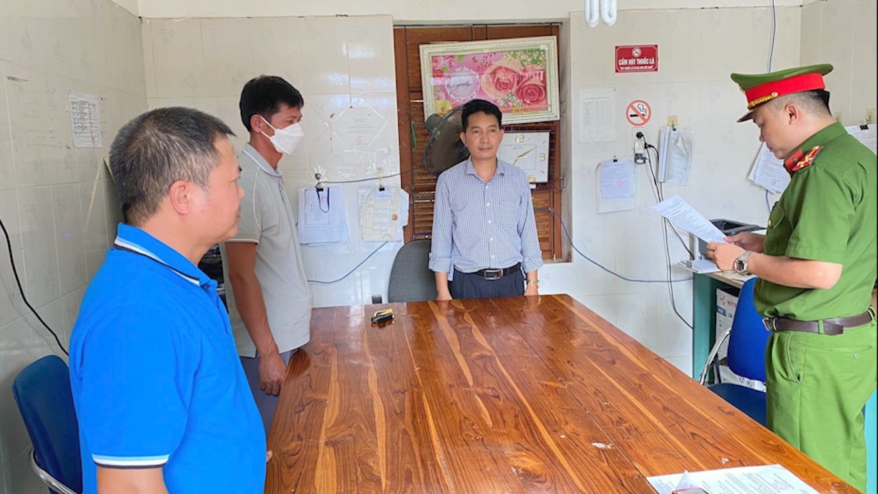Sơn La: Khởi tố Trưởng trạm y tế xã Tú Nang &quot;ăn chặn&quot; tiền của nhân viên y tế bản - Ảnh 1.