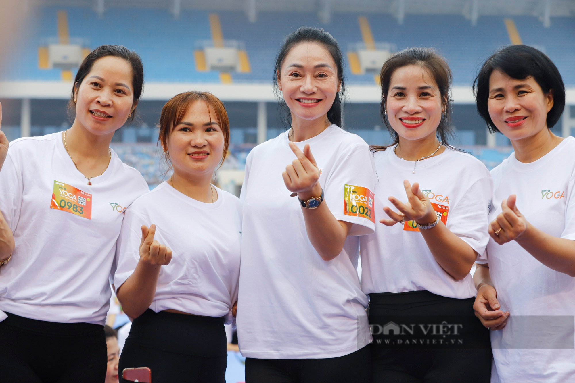 Dàn hoa hậu, á hậu Việt Nam khoe sắc trong màn đồng diễn Yoga đông người nhất Việt Nam - Ảnh 12.