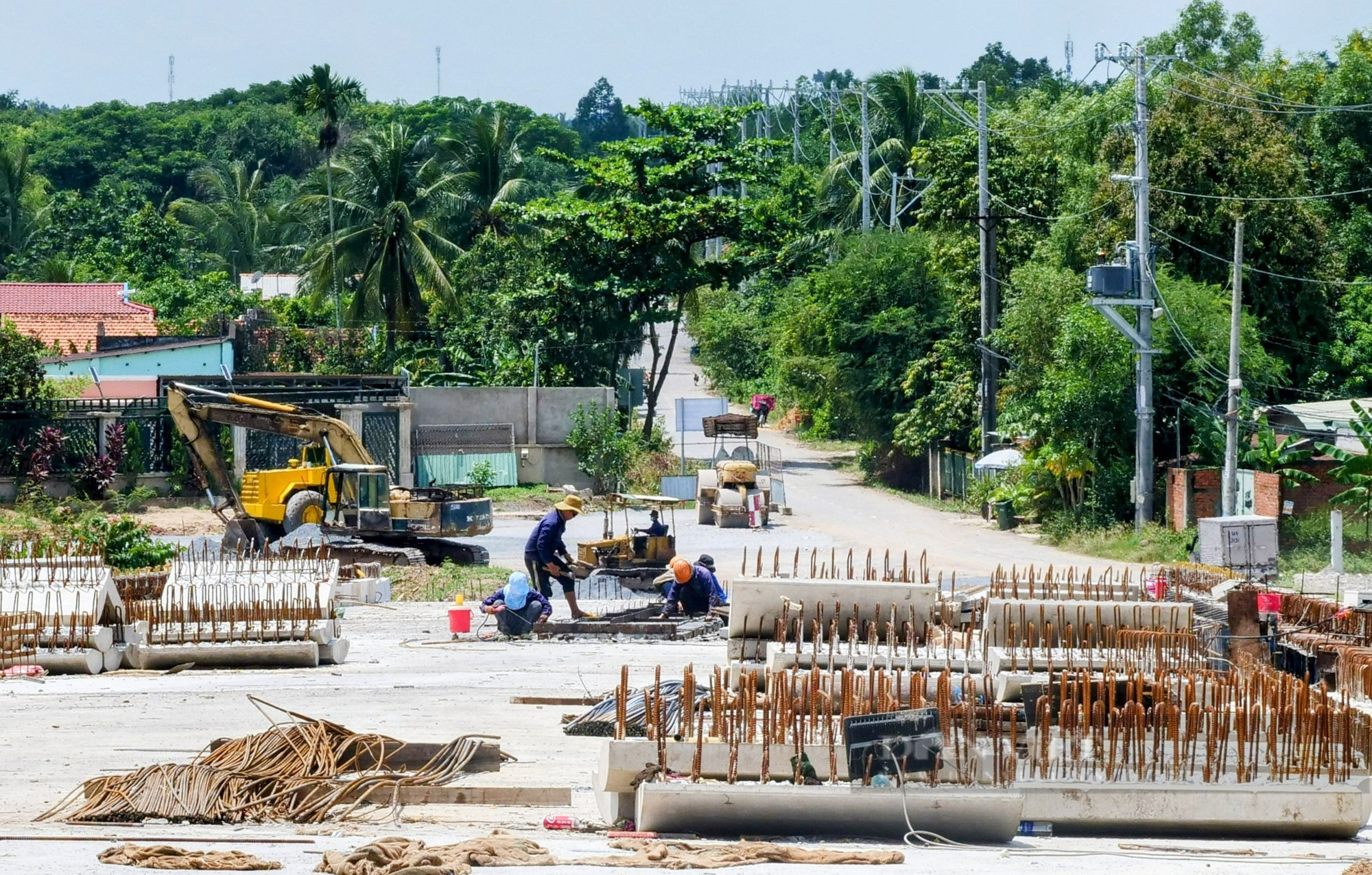Dang dở nhiều năm, cây cầu hàng trăm tỷ đồng ở TP.Thủ Đức sắp hoàn thành - Ảnh 4.
