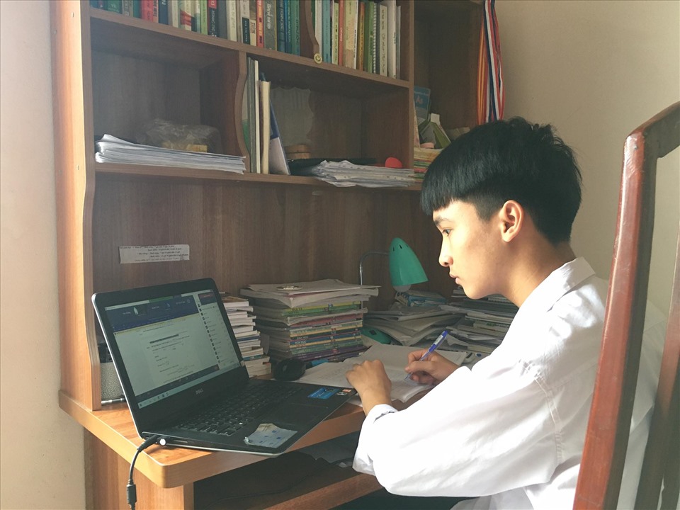 Thí sinh phải nộp 2 lần lệ phí để xét tuyển vào đại học - Ảnh 1.