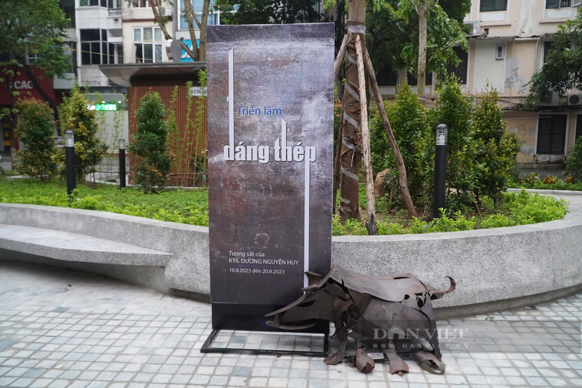Tượng điêu khắc được làm từ mớ &quot;sắt vụn&quot; ở Hà Nội - Ảnh 1.