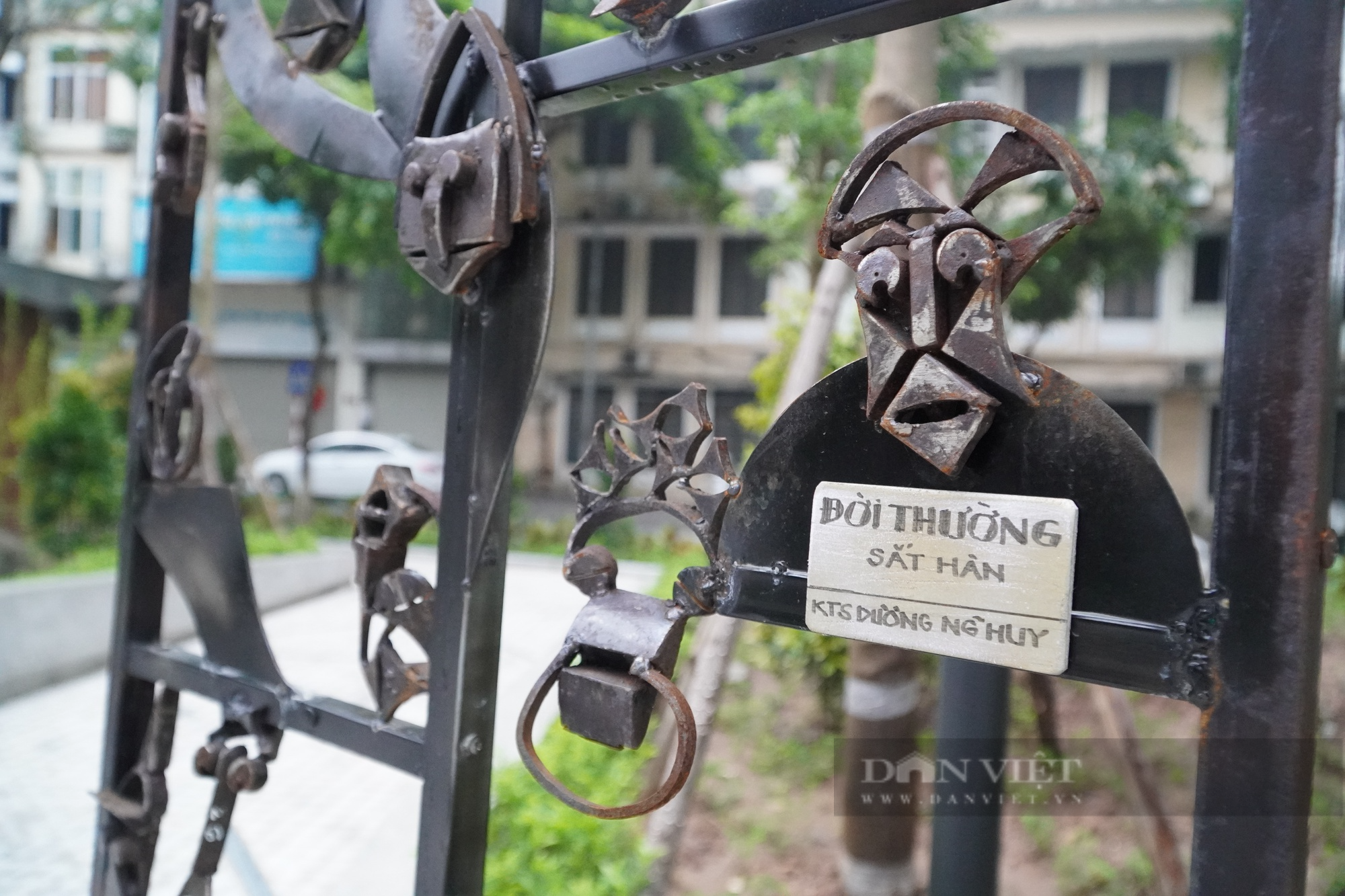 Tượng điêu khắc được làm từ mớ &quot;sắt vụn&quot; ở Hà Nội - Ảnh 8.