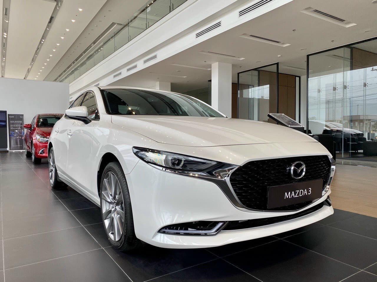 Giá xe Mazda 3 niêm yết và lăn bánh tháng 8/2023: Ưu đãi khủng hàng đầu phân khúc Sedan hạng C trước tháng Ngâu - Ảnh 1.
