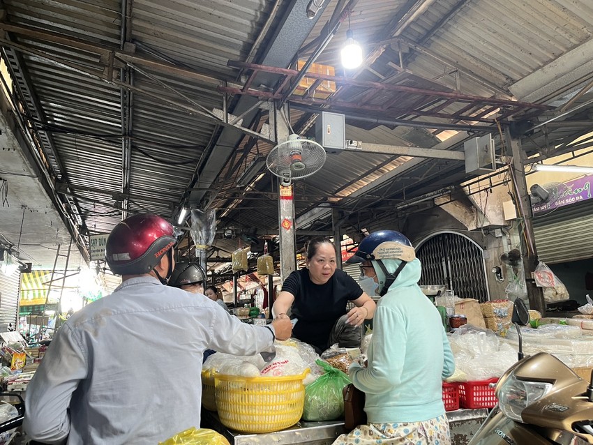 Thị trường đầy gạo, khuyến mãi cao - Ảnh 8.
