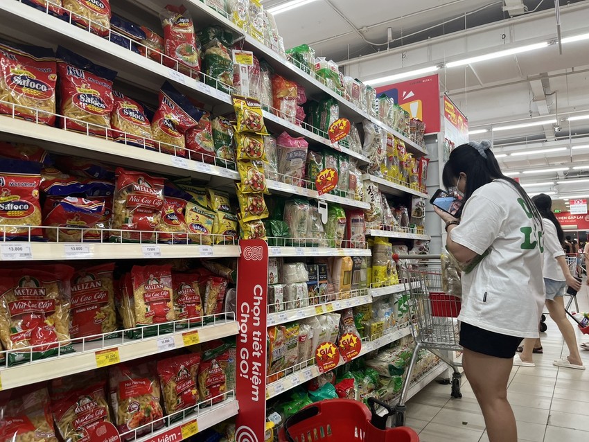 Thị trường đầy gạo, khuyến mãi cao - Ảnh 6.