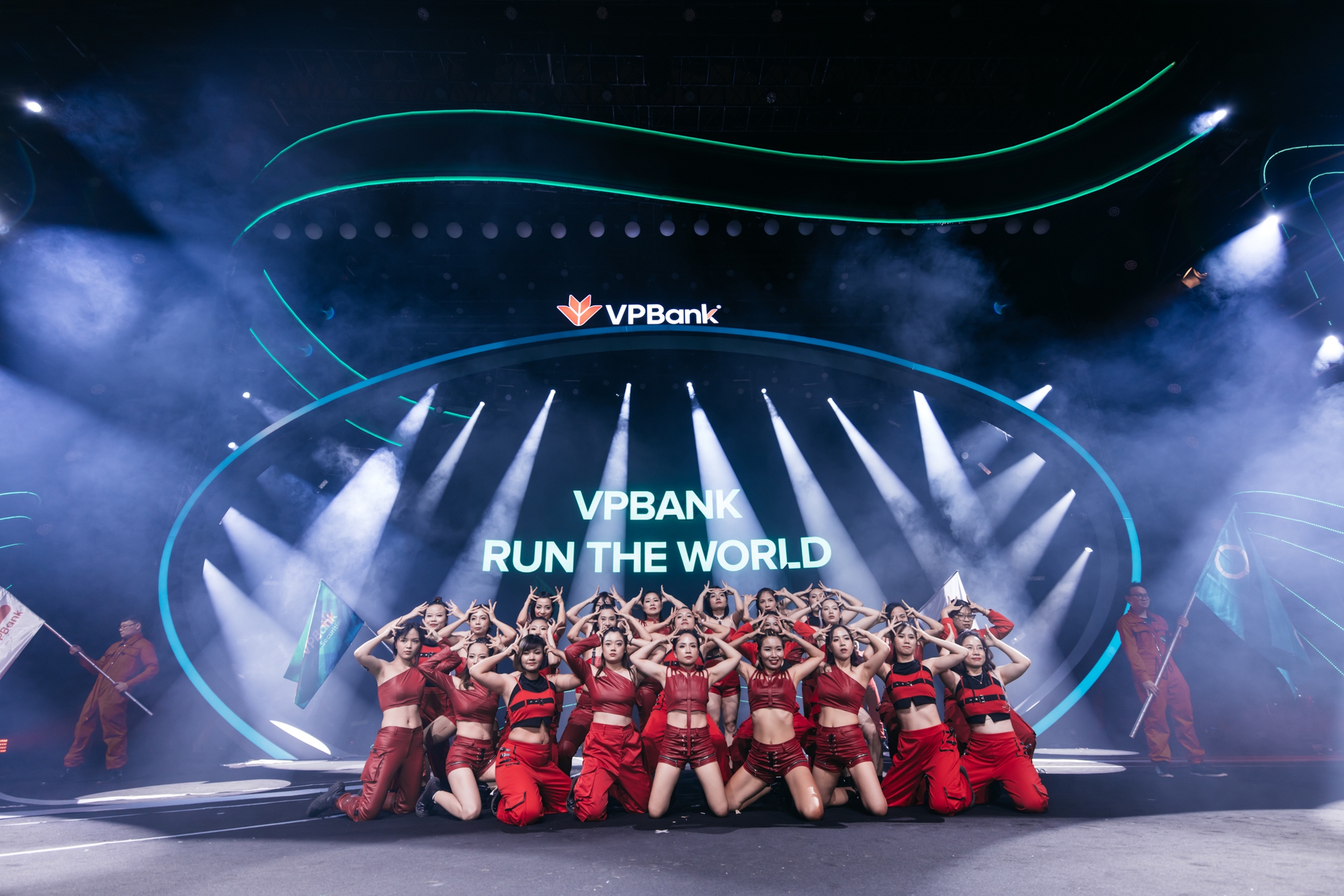 Gala VPBank 30 – Hành trình Thịnh Vượng: Những khoảnh khắc đặc biệt ấn tượng  - Ảnh 6.