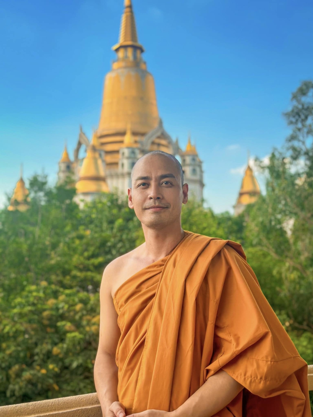 MC Phan Anh kể về trải nghiệm sau khi xuống tóc xuất gia - Ảnh 1.