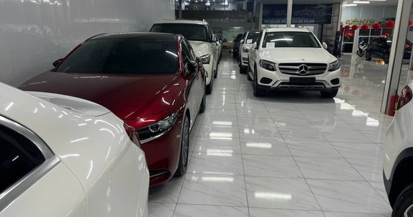 Giá rớt thảm, chủ showroom ô tô cũ “khóc ròng” - Ảnh 1.