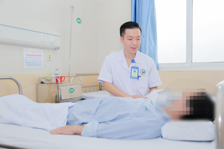 Chuyên gia nói gì sau vụ nữ lao công của thẩm mỹ viện trực tiếp phẫu thuật cho khách? - Ảnh 2.