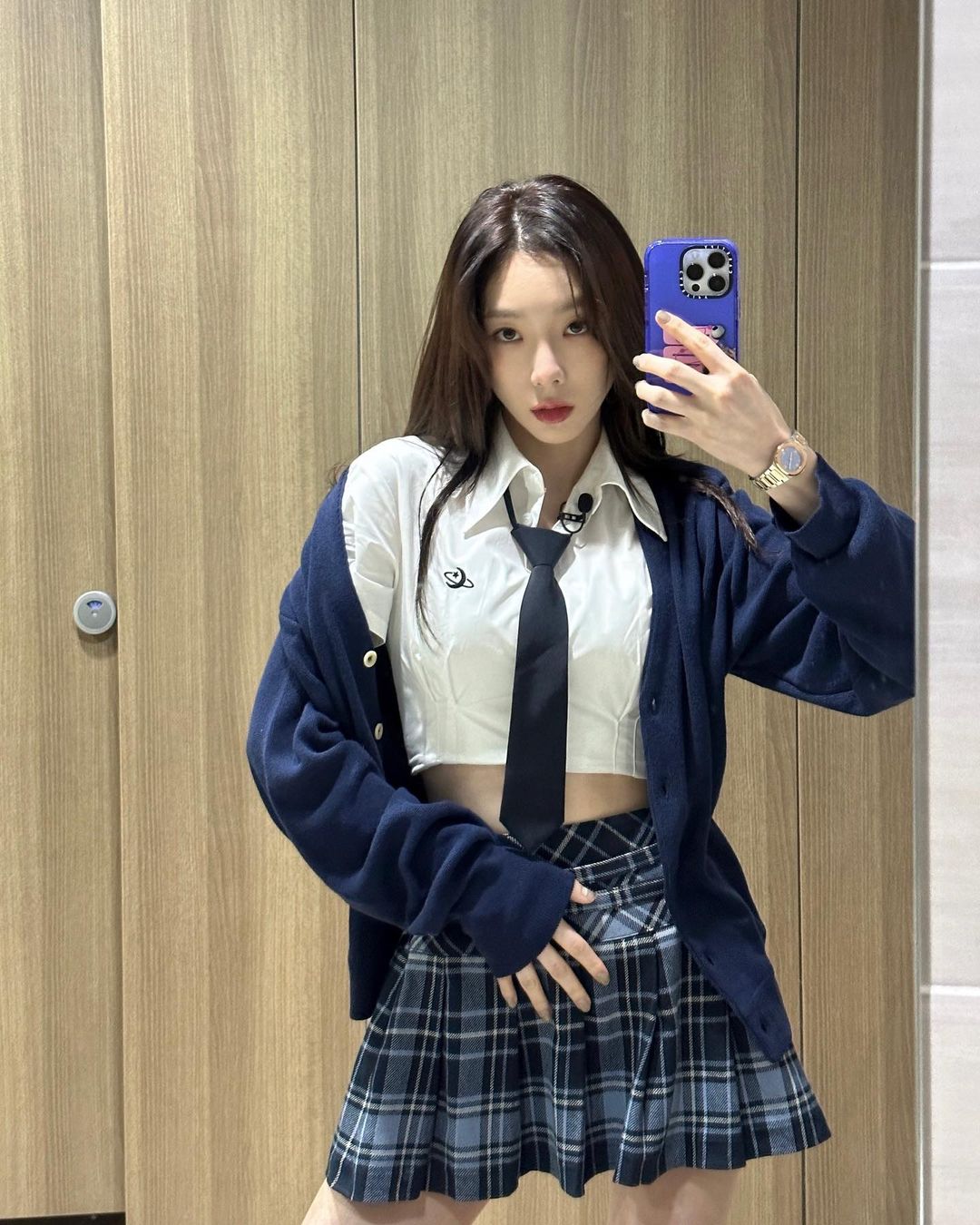 Mùa thu diện chân váy xếp ly đẹp như Jisoo, Rosé - Ảnh 8.