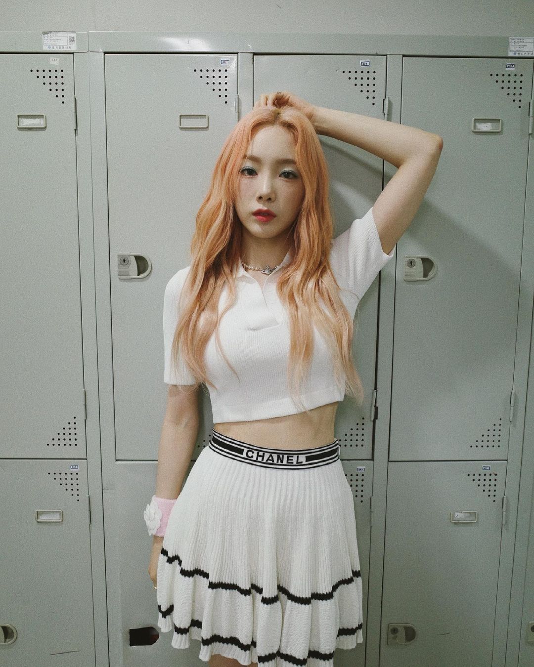 Mùa thu diện chân váy xếp ly đẹp như Jisoo, Rosé - Ảnh 7.