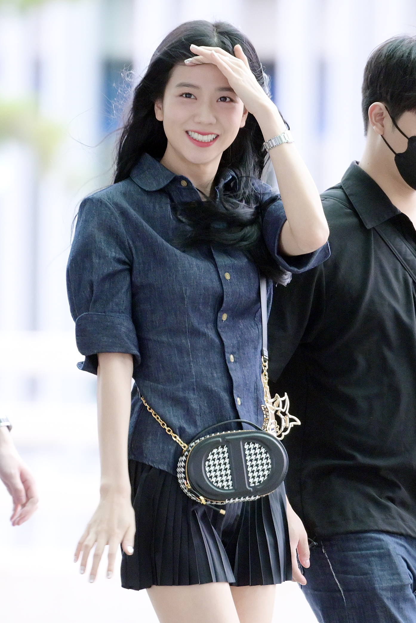 Mùa thu diện chân váy xếp ly đẹp như Jisoo, Rosé - Ảnh 1.