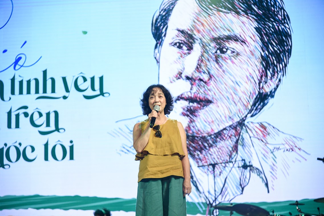 Ca sĩ Mỹ Linh áp lực khi lần đầu hát &quot;Gió và tình yêu thổi trên đất nước tôi&quot; - Ảnh 4.