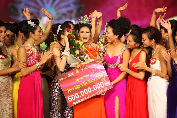 Hoa hậu Ngọc Hân: Biết ơn những &quot;trận bão&quot; sau khi đăng quang hoa hậu vào năm 21 tuổi - Ảnh 1.
