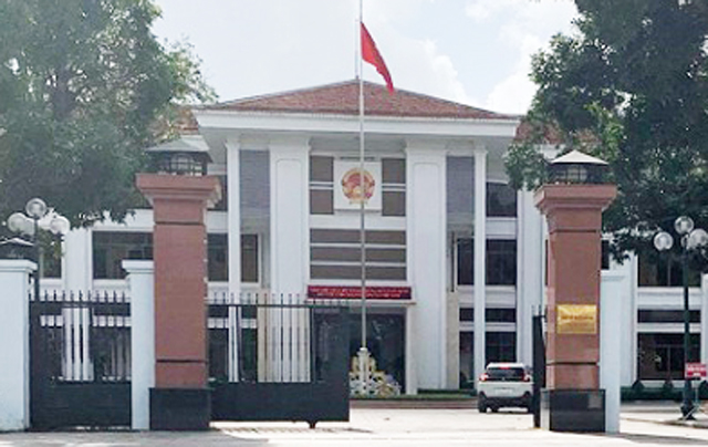 Tỉnh Quảng Ngãi bác đề nghị chuyển sang đối thoại vụ kiện liên quan đến cấp, huỷ sổ đỏ - Ảnh 1. Tỉnh Quảng Ngãi bác đề nghị chuyển sang đối thoại vụ kiện liên quan đến cấp, huỷ sổ đỏ - Ảnh 1.